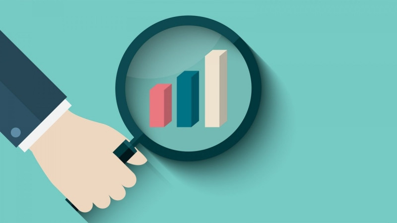 Alt text: So sánh EPS cơ bản và EPS pha loãng