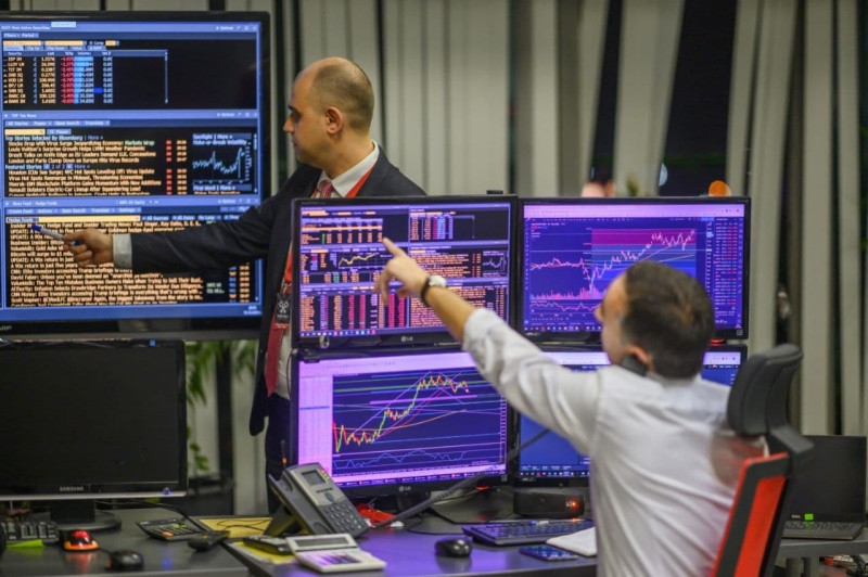 So sánh trader và investor